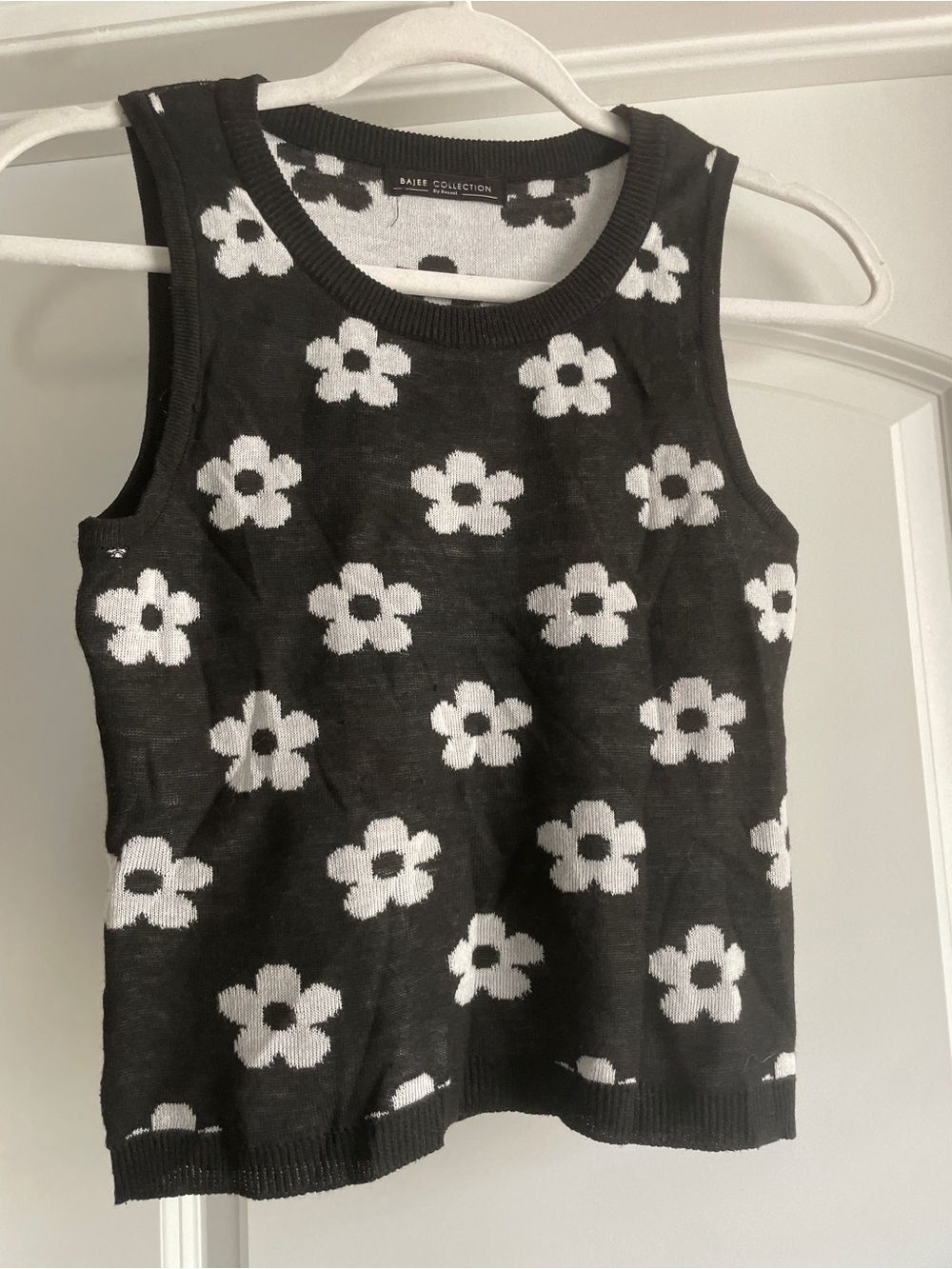 Be Cool Black Daisy Knit Tank Top Size X-Small Sleeveless Textured Sweater
